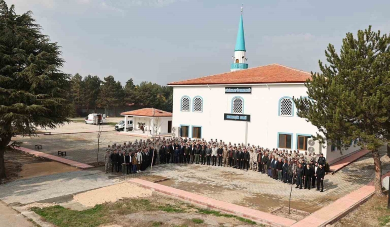 merzifon-5inci-ana-jet-ussunde-insa-edilen-mehmetcik-camii-ibadete-acildi-QbRJOi2y.jpg