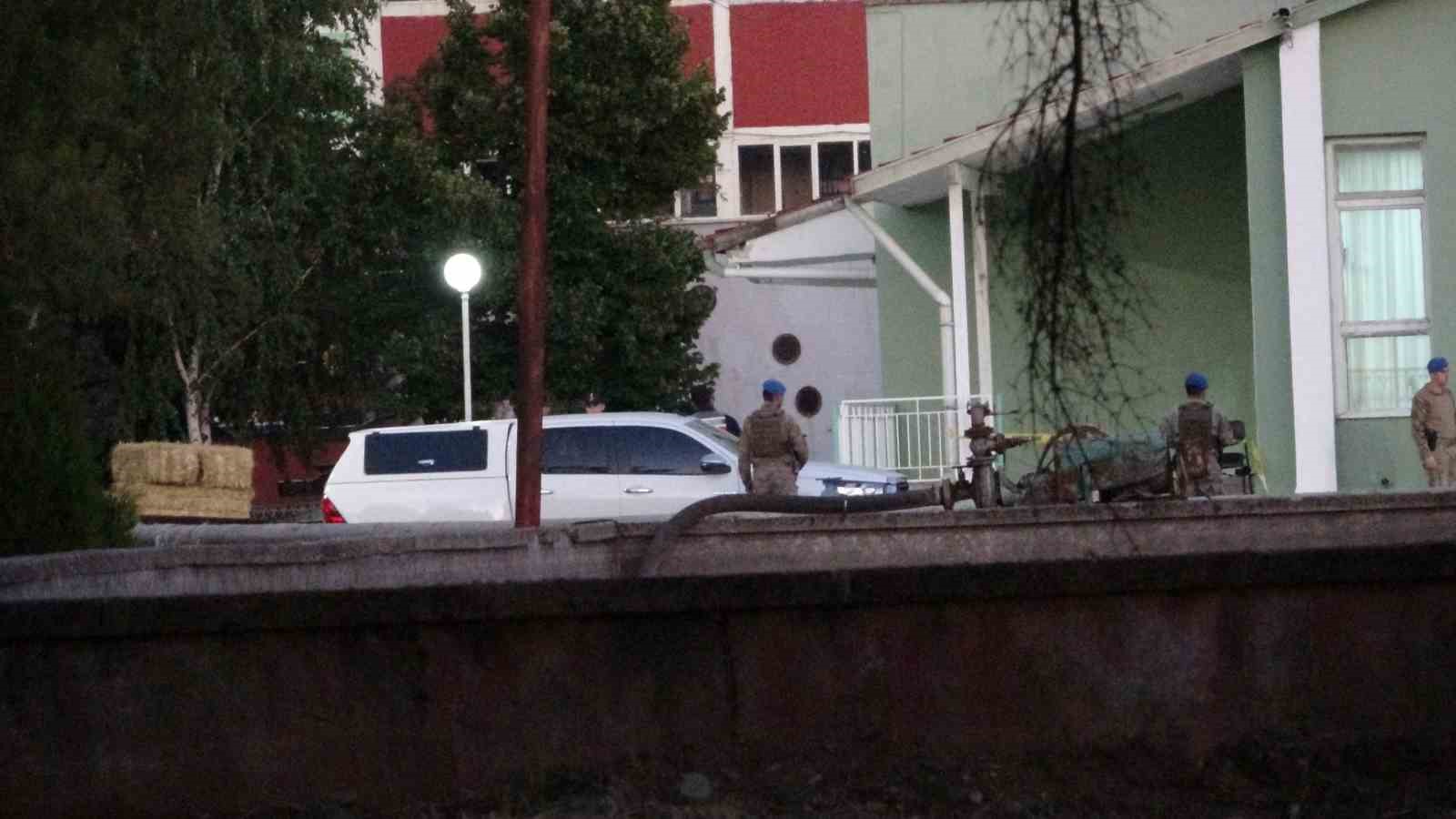 mesai arkadaslarini silahla yaralayan ozel guvenlik gorevlisi hakim karsisina cikti 0