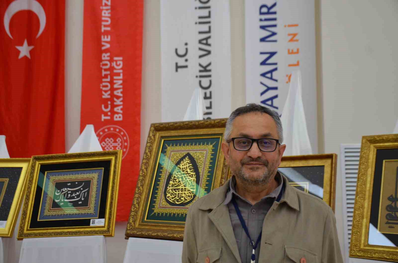 mesai saatleri haricinde naht sanatini icra ederek cami ve turbelere hat tablolari yapiyor 0