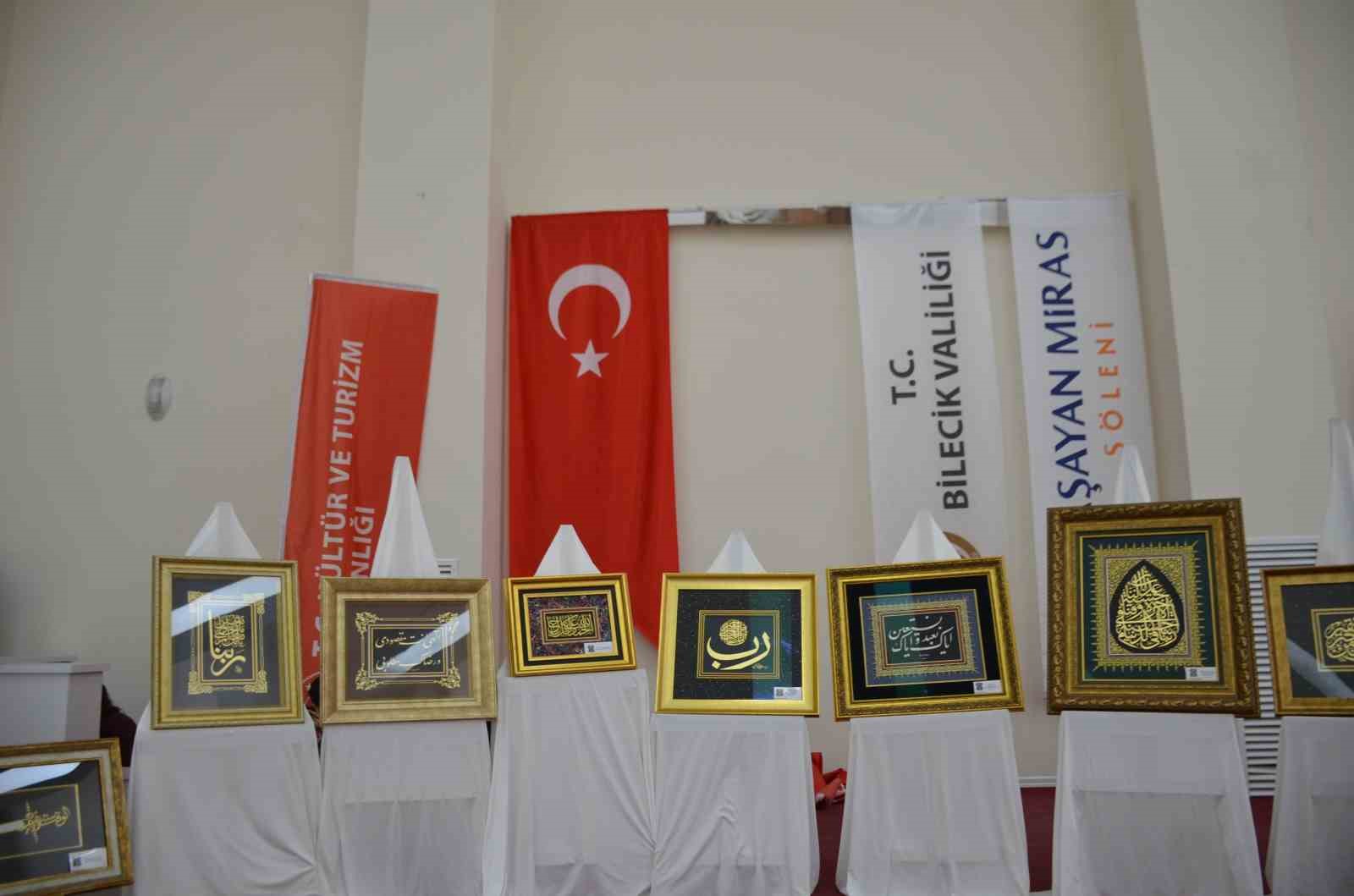 mesai saatleri haricinde naht sanatini icra ederek cami ve turbelere hat tablolari yapiyor 1 6VRrOjDS