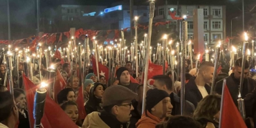 mesaleler-canakkale-sehitleri-icin-yandi-7tsP82QM.jpg