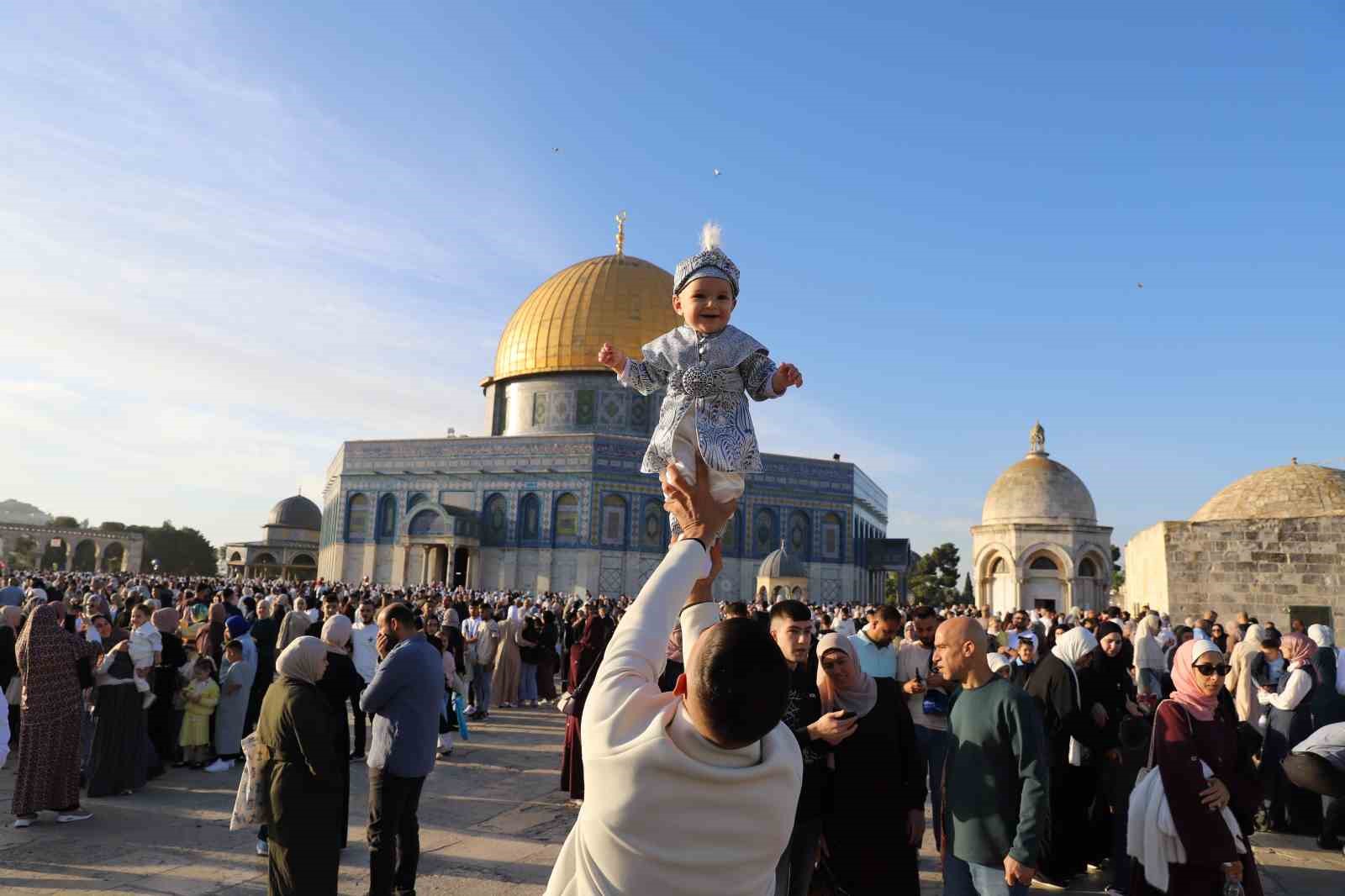 mescid i aksada bayram namazi 140 bin muslumanla kilindi 0