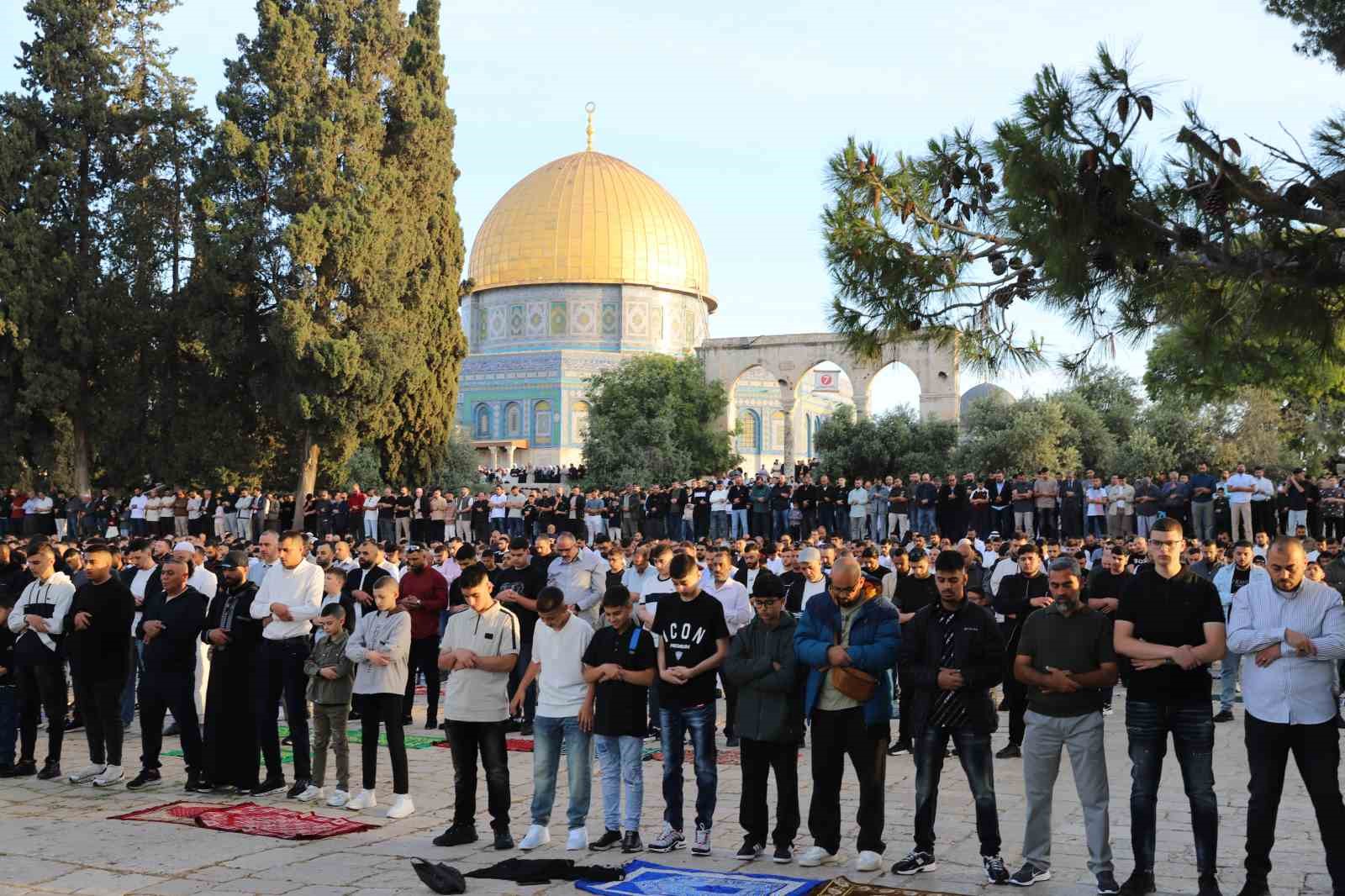 mescid i aksada bayram namazi 140 bin muslumanla kilindi 2 IC7eDbZ7