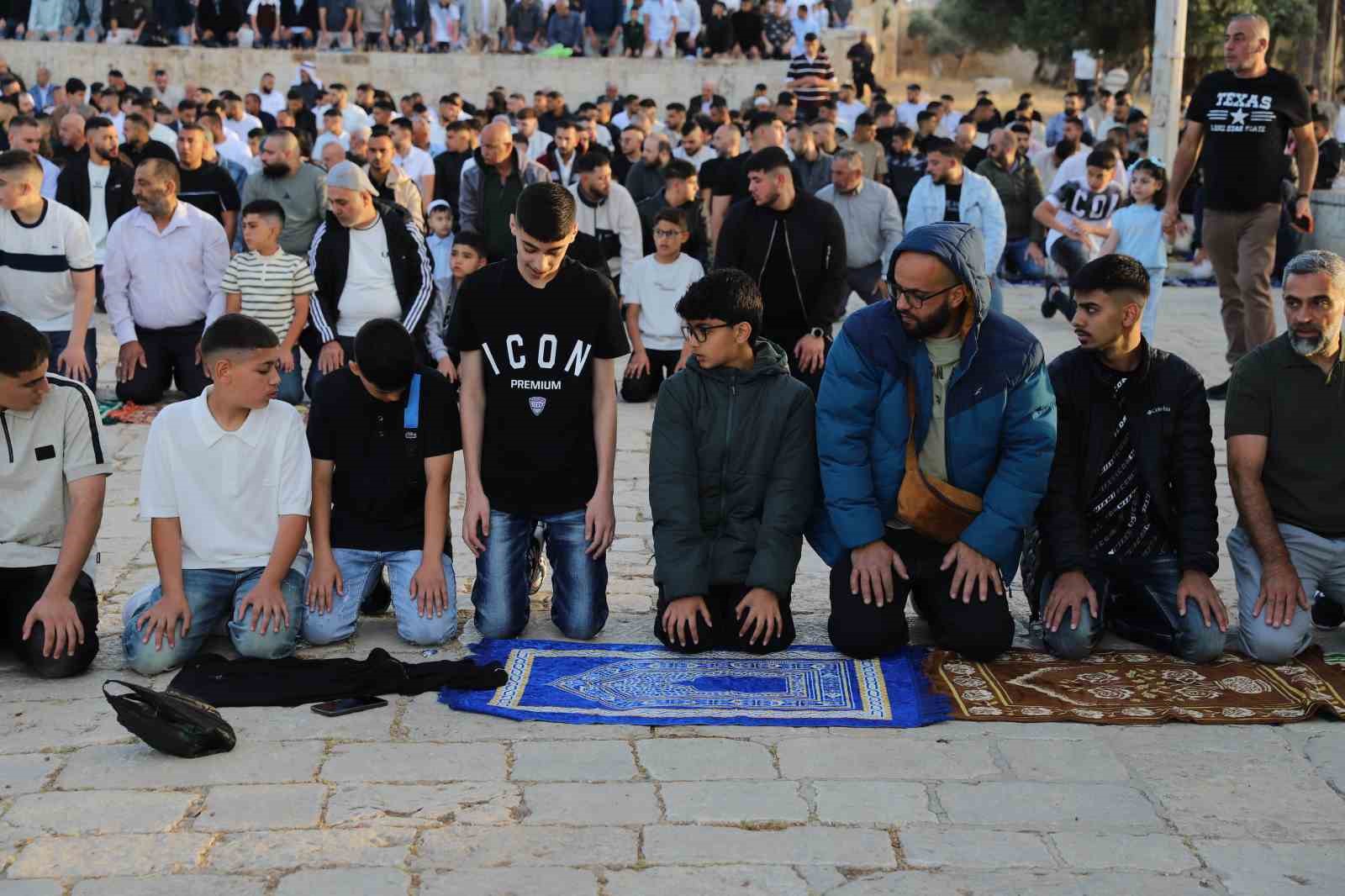 mescid i aksada bayram namazi 140 bin muslumanla kilindi 3 4pQGFyys