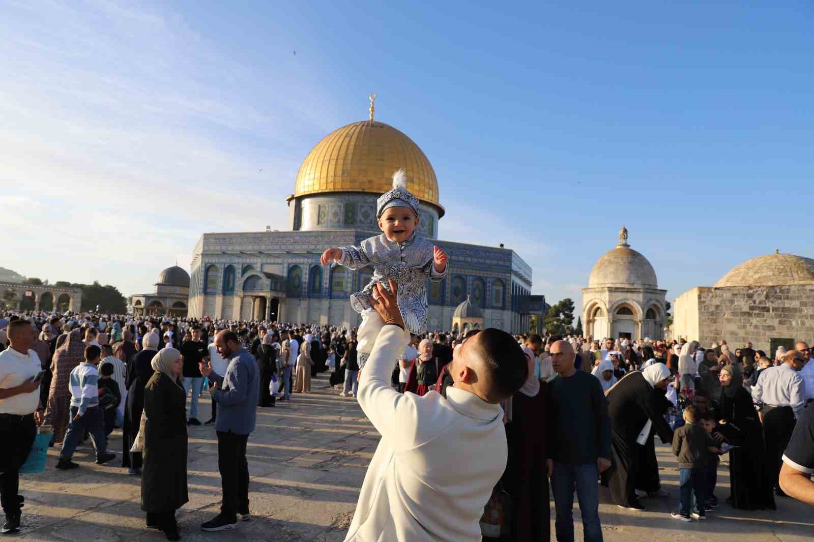 mescid i aksada bayram namazi 140 bin muslumanla kilindi 5 qKQaqJcW