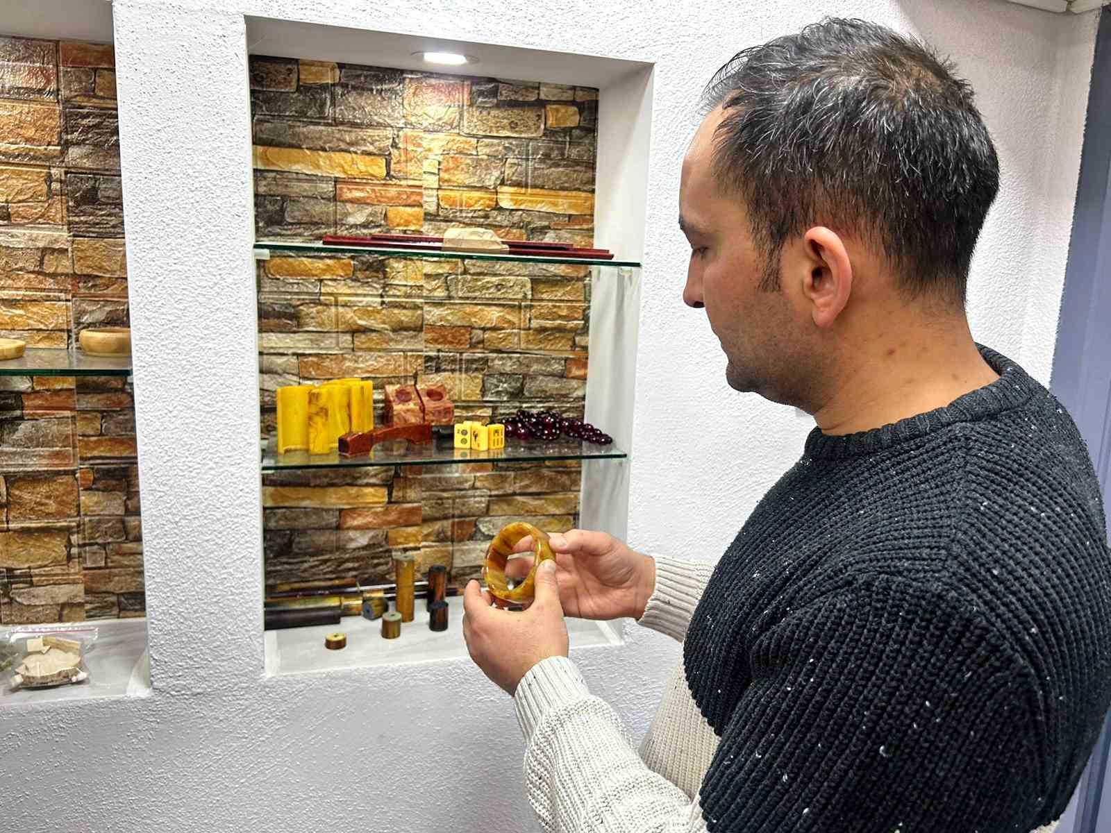 mescid i nebevi modeli tespihi cocuklarina birakacak 0 YMJXjtQW