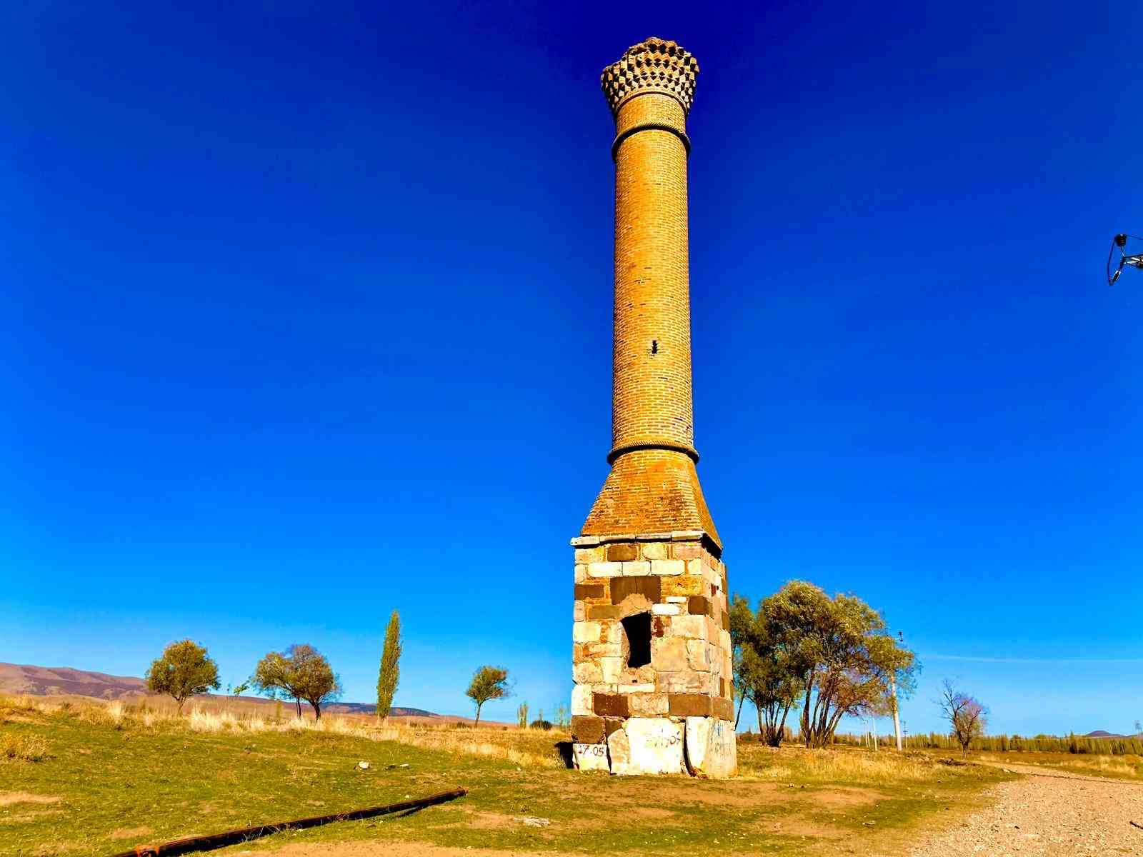 Mescidi yanan caminin minaresi 200 yılı aşkın süredir zamana meydan okuyor 4 mescidi yanan caminin minaresi 200 yili askin suredir zamana meydan okuyor 0 WdLUdU9S