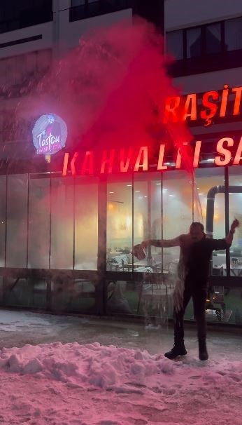 meshur tostcu soguk havada sov yapmak isterken kendini yakti 7 qkJ2Bt1Q