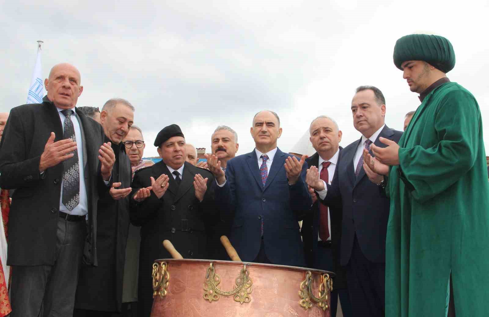 mesir macunundan alabilmek icin kazanin icine girdiler 15 gnkj7jFd