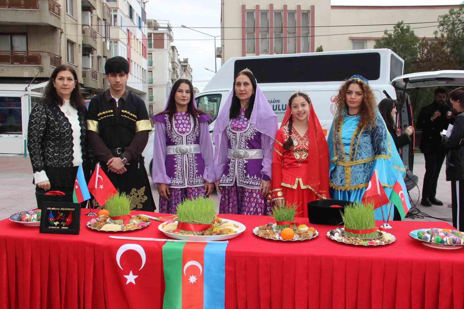 mesir macunundan alabilmek icin kazanin icine girdiler 3 KSsHEZyF