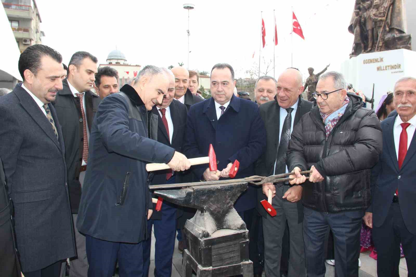 mesir macunundan alabilmek icin kazanin icine girdiler 5 qCUlnG8N