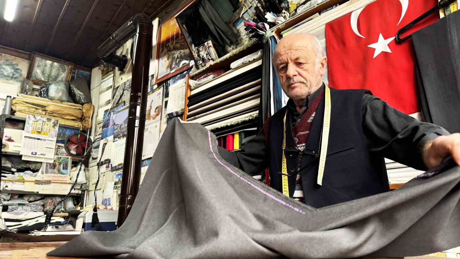 mesleginde yarim asri geride birakan terzi tarihi kentte zamana direniyor 0 DvqLljqI
