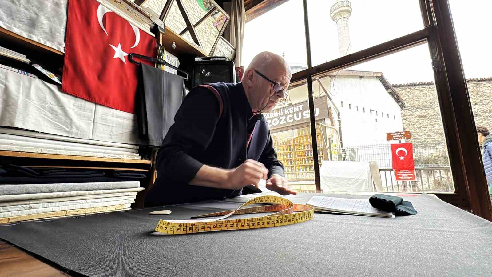 mesleginde yarim asri geride birakan terzi tarihi kentte zamana direniyor 6 TVBqz6EG