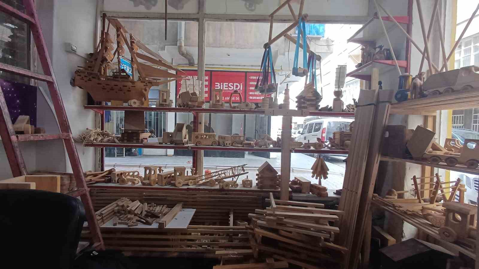 meslegini yasatacak cirak bulamiyor 1 eJwd1JyV