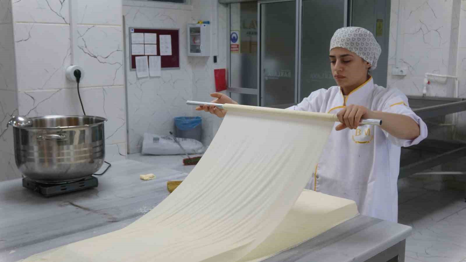 meslek liseli kizlarin ramazanda baklava mesaisi 1 arcQwL2y
