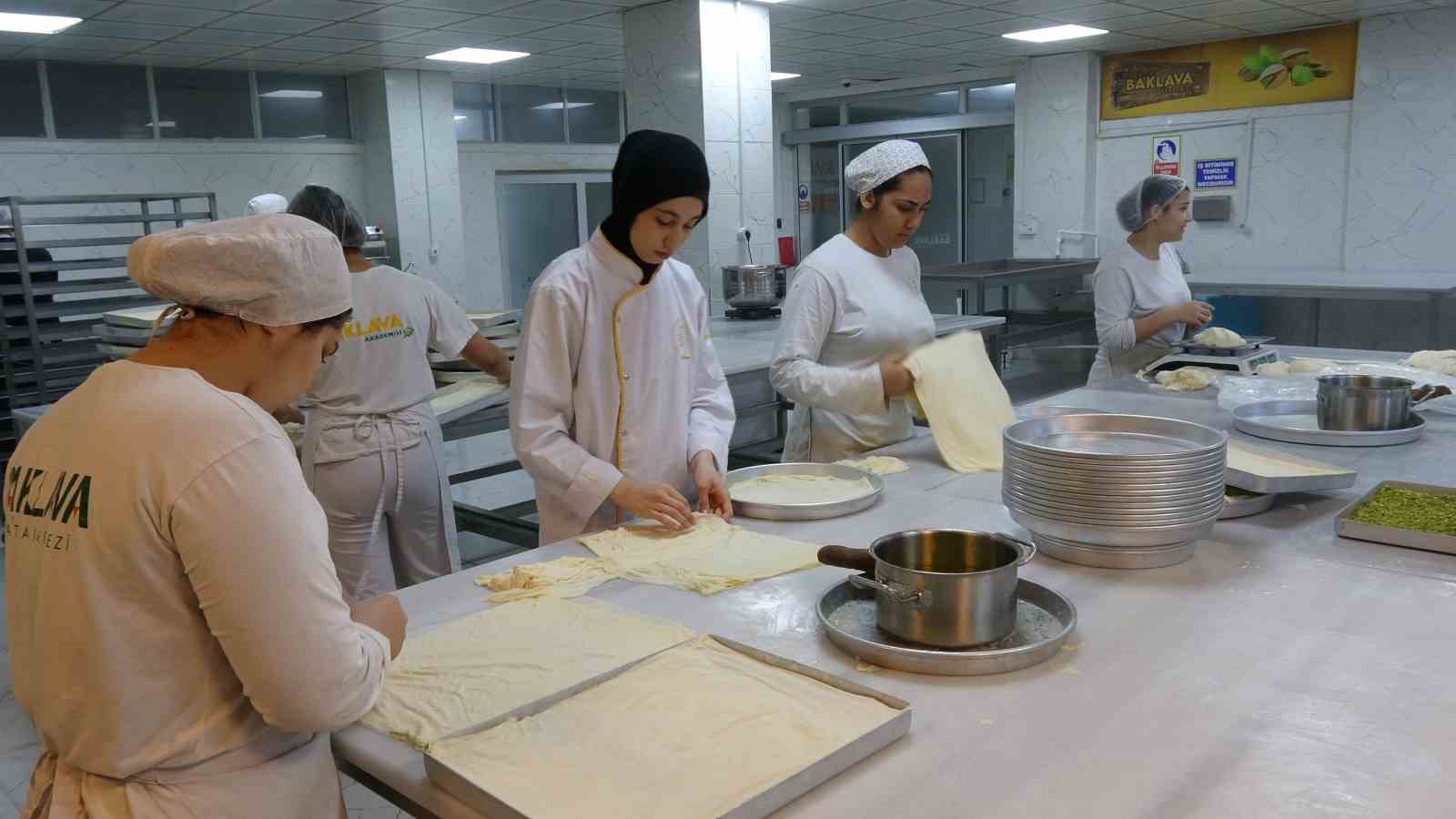 meslek liseli kizlarin ramazanda baklava mesaisi 2 pQOBPLPA