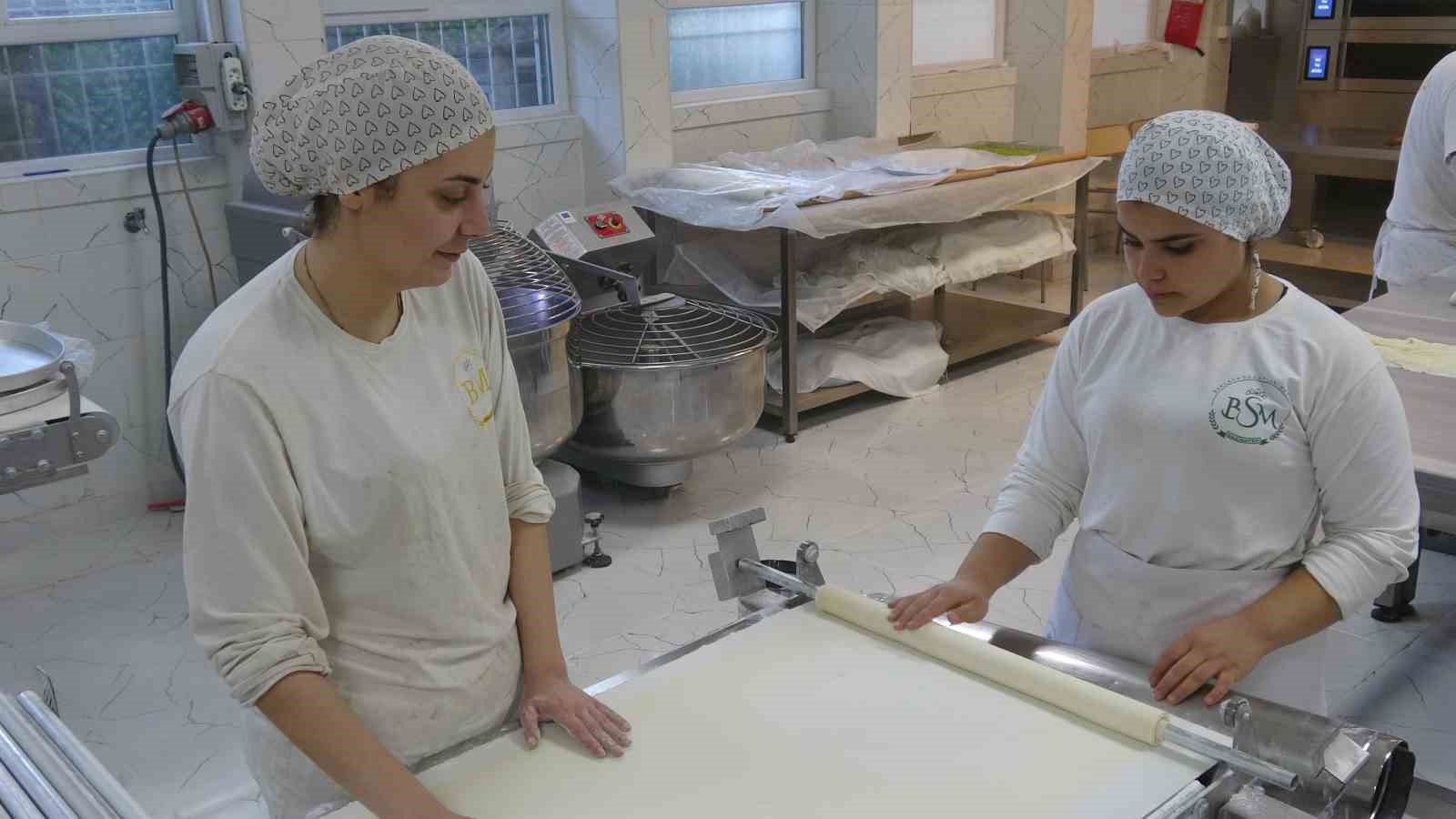 meslek liseli kizlarin ramazanda baklava mesaisi 3 GDrR4lrV