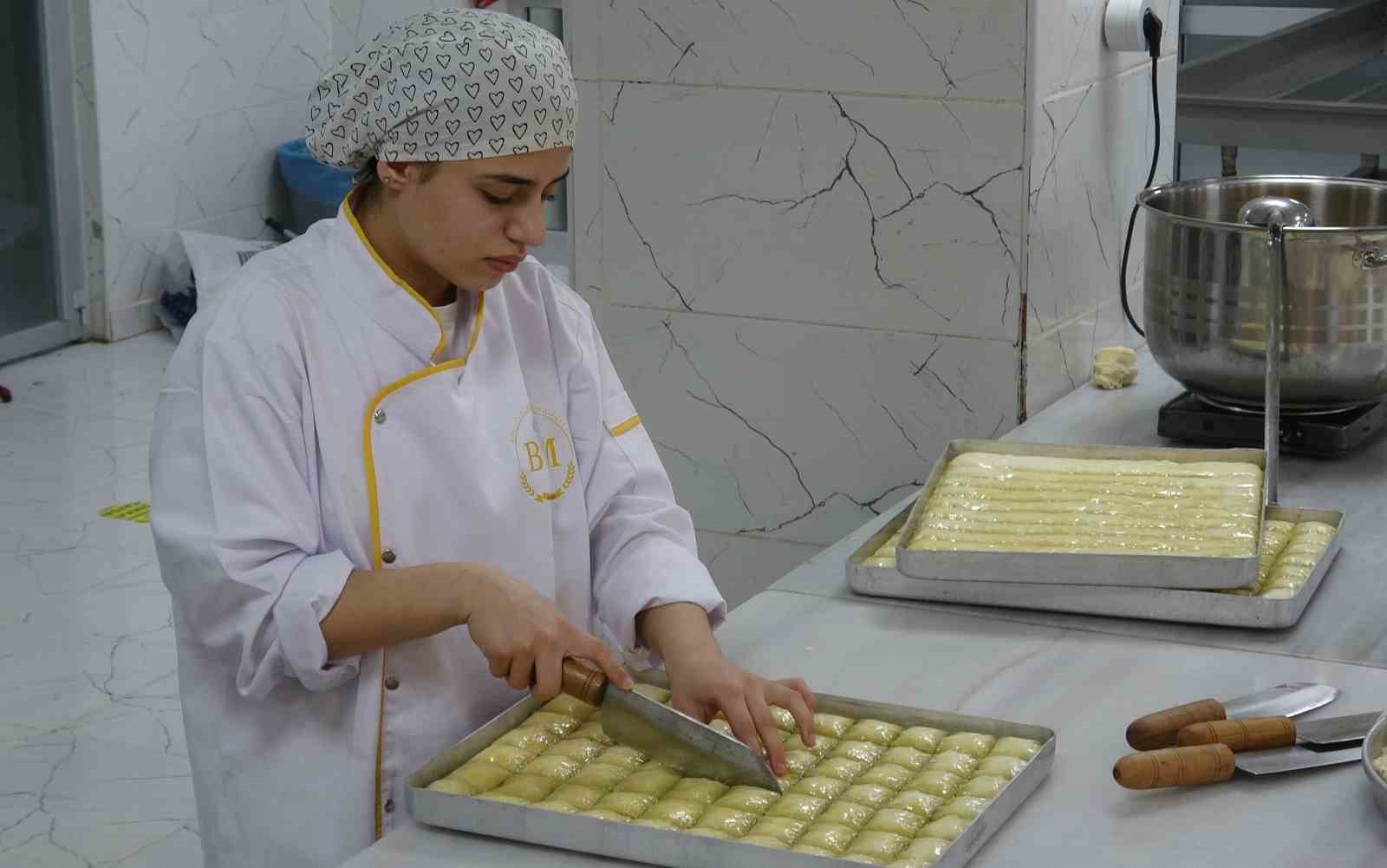 meslek liseli kizlarin ramazanda baklava mesaisi 4 8ZqliEtK