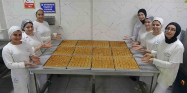 meslek-liseli-kizlarin-ramazanda-baklava-mesaisi-rpLyhRCi.jpg