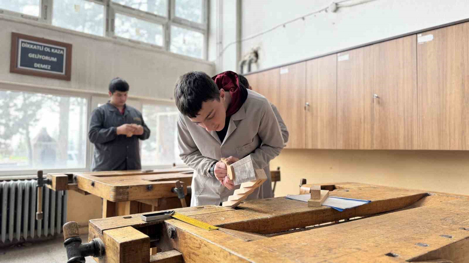 meslek lisesi ogrencilerinin el emegi urunleri doner sermayeye kazandirilacak 1 rwBCqy6S