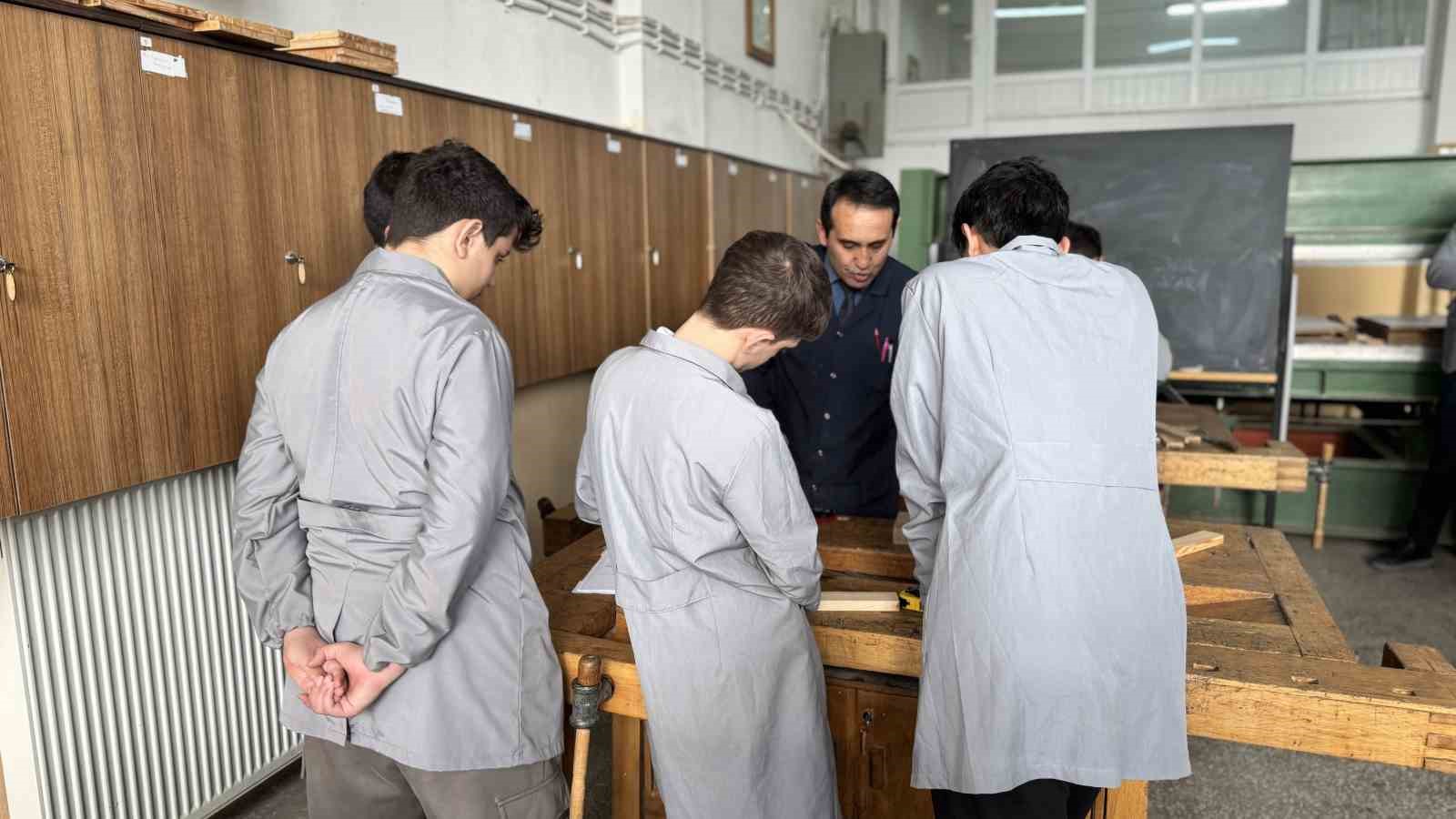 meslek lisesi ogrencilerinin el emegi urunleri doner sermayeye kazandirilacak 3 VDC4sjvZ