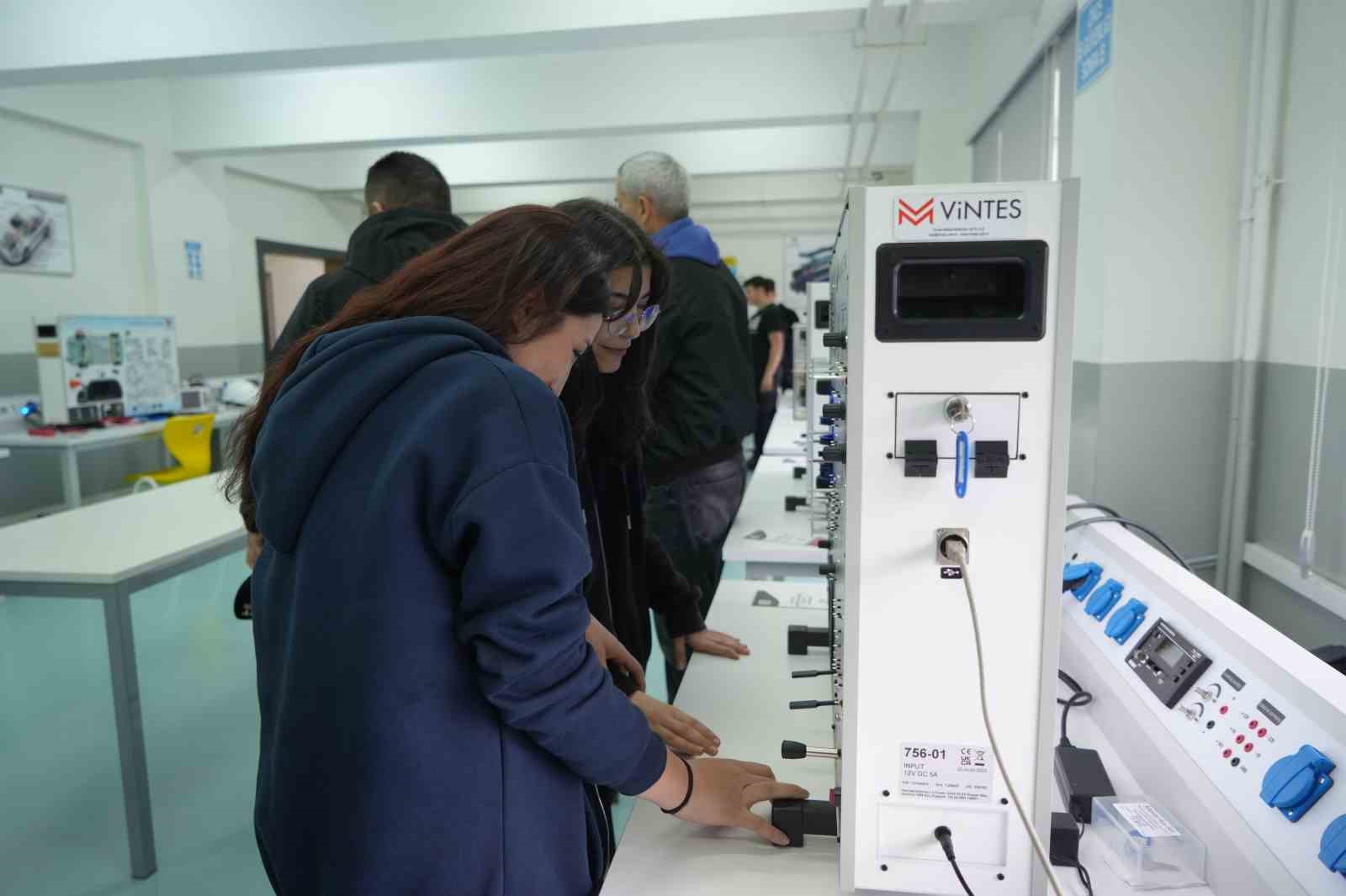 mesleki egitimde bir ilk elektrikli araclar egitim merkezi samsunda kuruldu 4 MTJIBST8