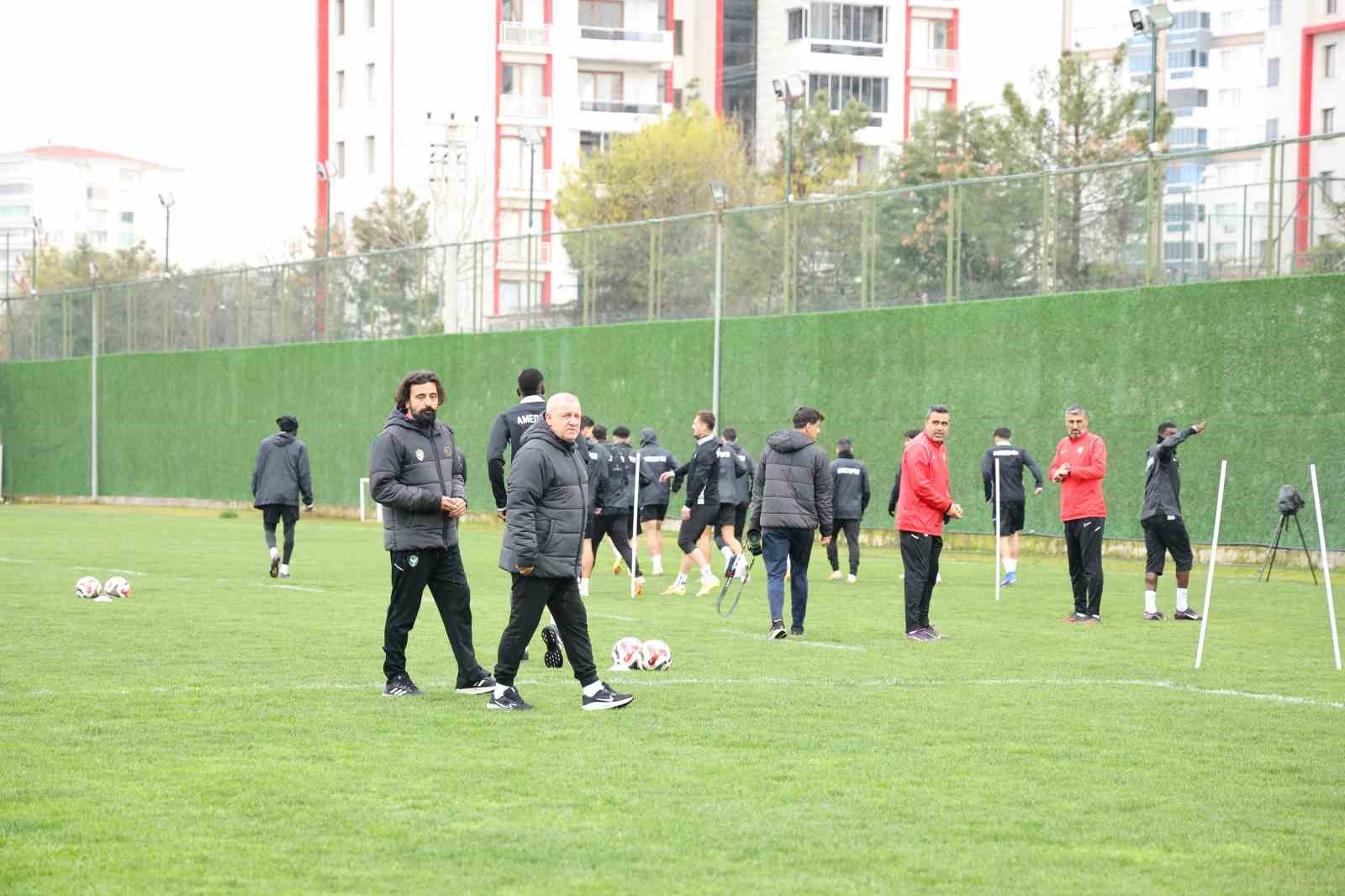 mesut bakkal super lige cikmak icin cok az bir zamanimiz kaldi 1 4nuyazuY