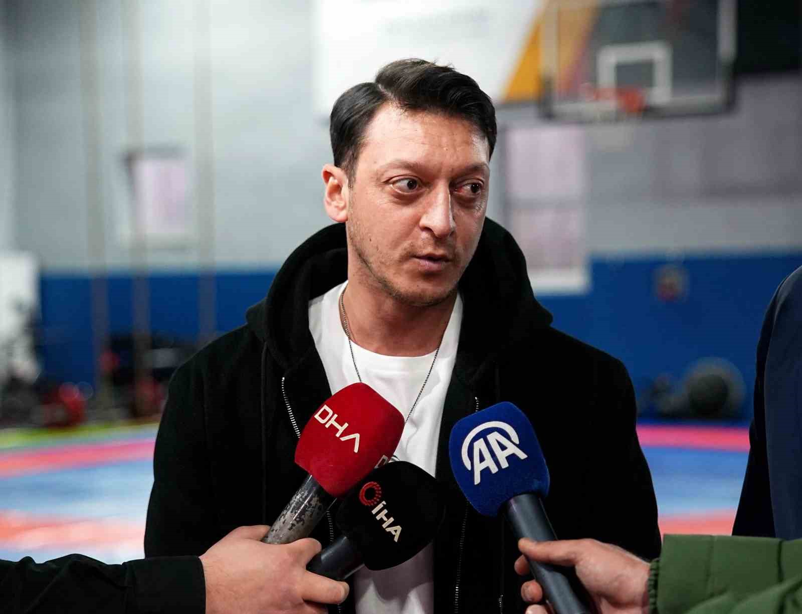 mesut ozilden gures milli takimina ziyaret 2 lJazQH7Y