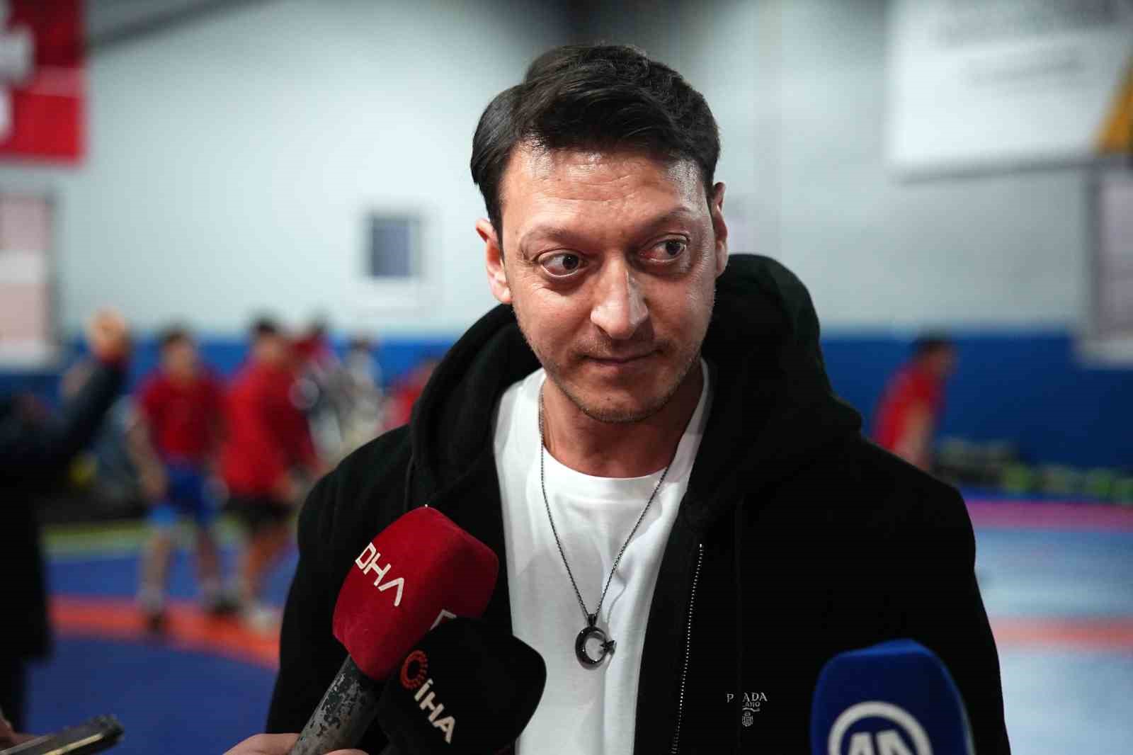 mesut ozilden gures milli takimina ziyaret 3 dEWtGNDN