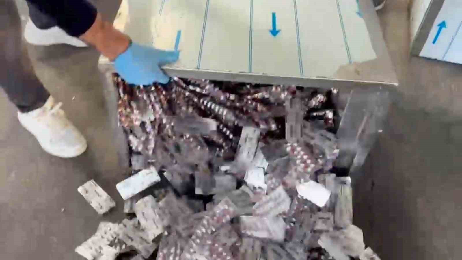 metal kolilerden binlerce sentetik hap cikti 2 kisi tutuklandi 1 8yA12BST