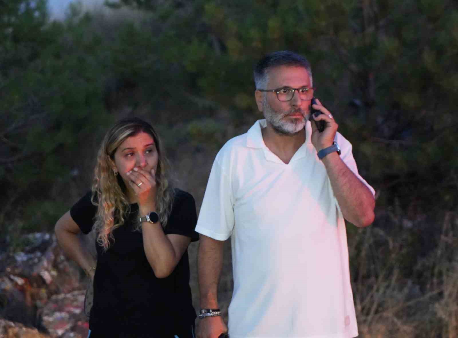 Metal yüklü tır yola devrildi: Karı-koca faciadan son anda kurtuldu 10 metal yuklu tir yola devrildi kari koca faciadan son anda kurtuldu 6 unzBgl2A