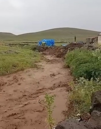 meteoroloji-uyarmisti-kagizmanda-sel-TDbOpBrE.jpg