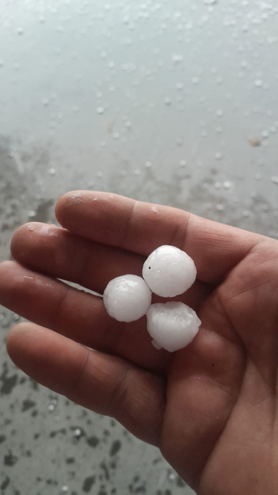 meteoroloji uyarmisti karsi dolu vurdu sanayi bolgesi beyaza burundu 6 HNWDBV63