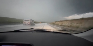 meteoroloji-uyarmisti-karsta-dolu-yagisi-yollari-beyaza-burudu-1KQ5OyRf.jpg