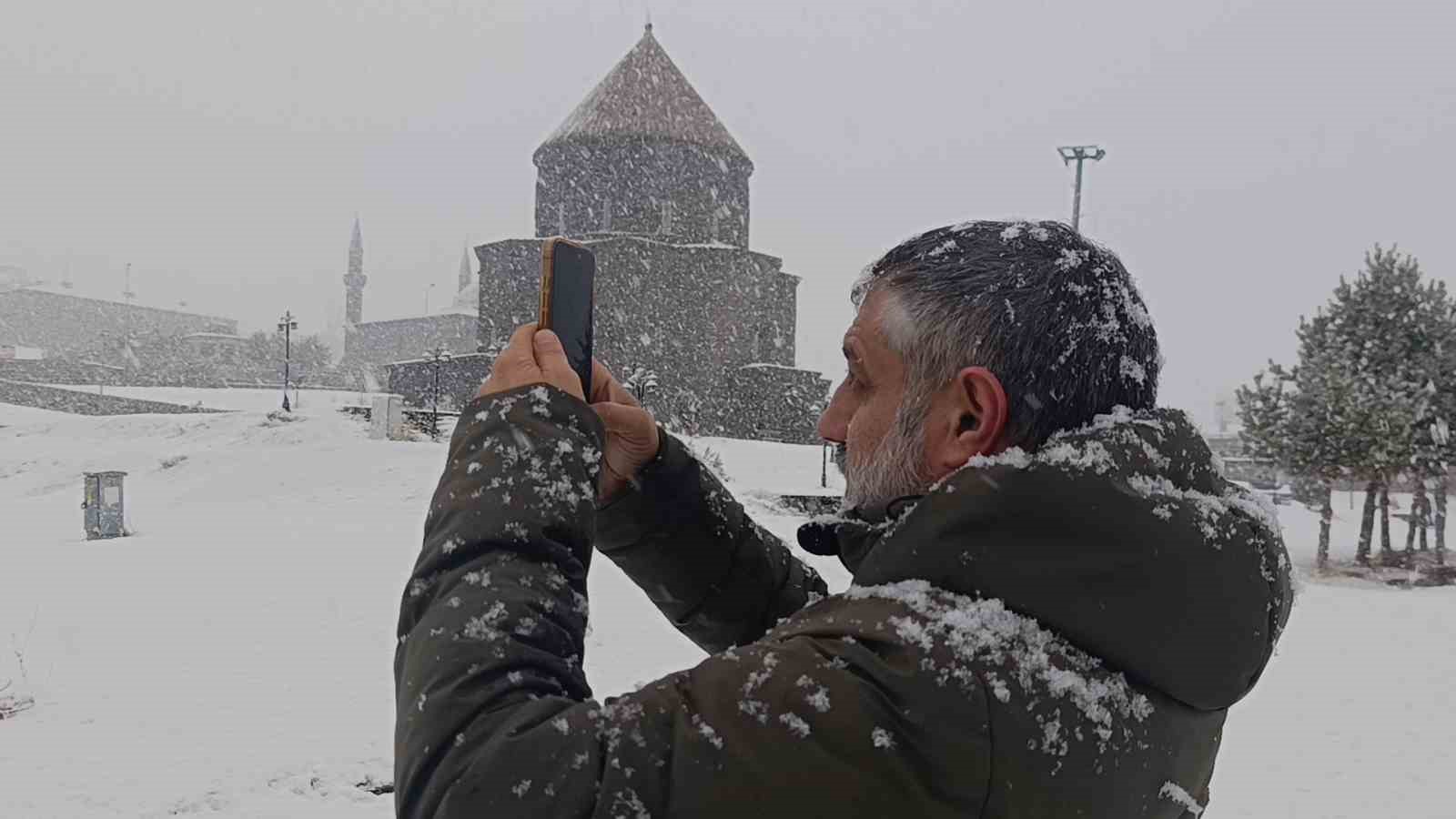 meteoroloji uyarmisti karsta yogun kar yagisi basladi 0 7zdRqEwz