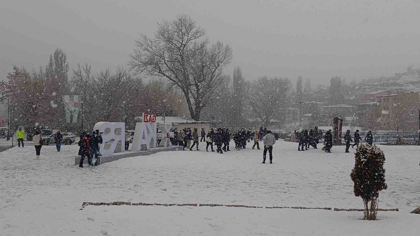 meteoroloji uyarmisti karsta yogun kar yagisi basladi 10