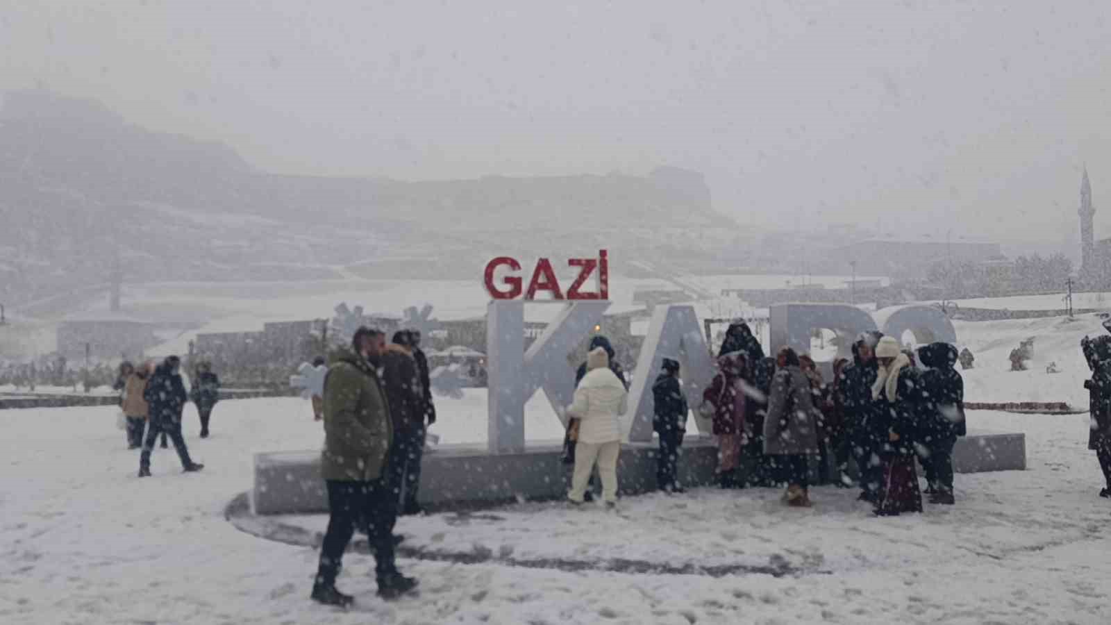 meteoroloji uyarmisti karsta yogun kar yagisi basladi 3 g3IcrtBu