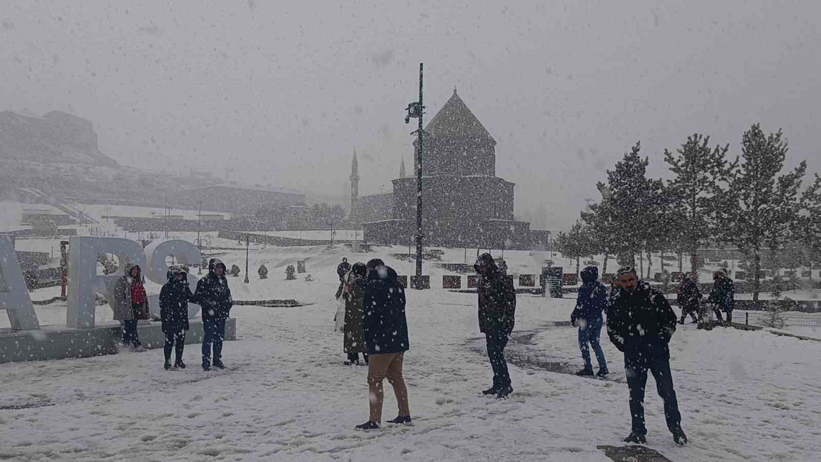 meteoroloji uyarmisti karsta yogun kar yagisi basladi 7