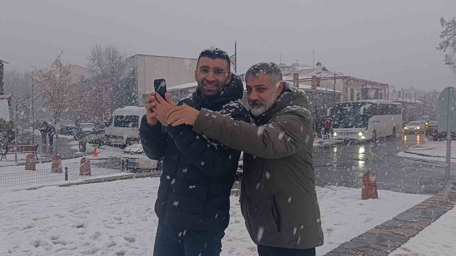 meteoroloji uyarmisti karsta yogun kar yagisi basladi 8 ZNMr6E13
