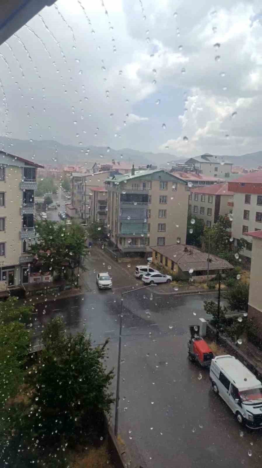 meteorolojinin uyardigi bingolde saganak etkili oldu 1 ORD8ORbV
