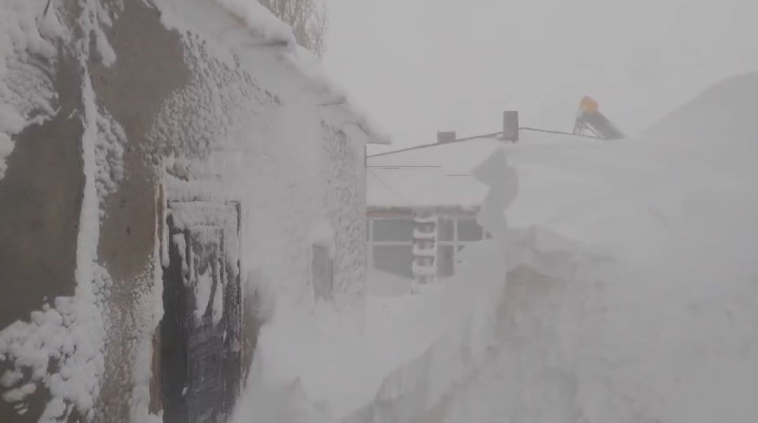 meteorolojinin uyardigi kentte tipi etkili oldu kar kalinligi yer yer 3 metreyi buldu 1 wAfcPjwv