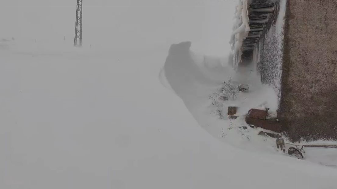 meteorolojinin uyardigi kentte tipi etkili oldu kar kalinligi yer yer 3 metreyi buldu 3 uSzs6739