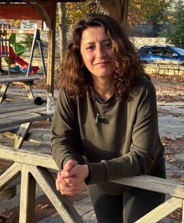 metin-akpinarin-biyolojik-kizi-oldugu-iddia-edilen-duygu-nebioglu-dava-bittiginde-susturulmus-cocuklarin-da-he3DVYrA.jpg