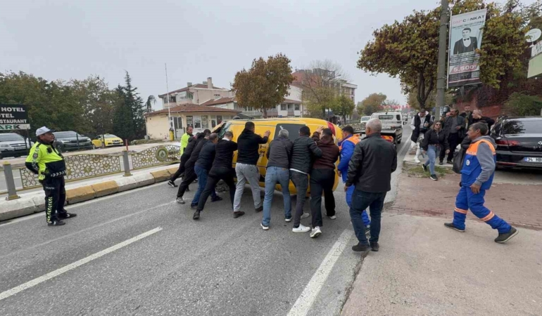 metrelerce-suruklendi-emniyet-kemeriyle-hayatta-tutundu-ahqNlDtk.jpg
