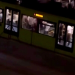 metro-istasyonunda-tekmeli-yumruklu-kavga-K2mPJaZY.jpg