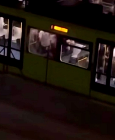 metro-istasyonunda-tekmeli-yumruklu-kavga-K2mPJaZY.jpg