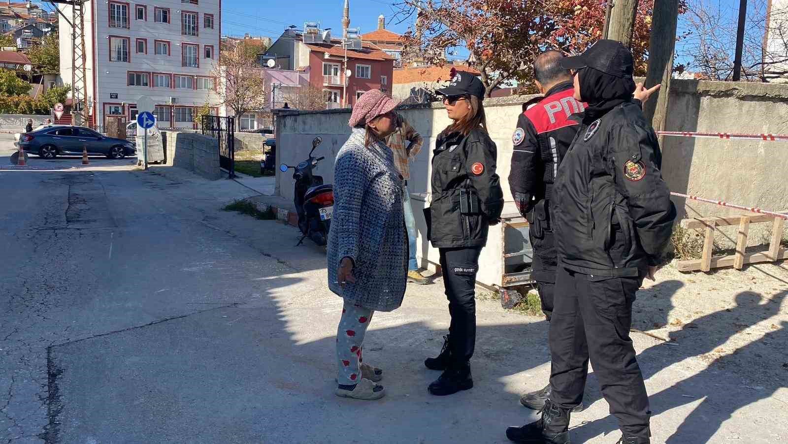 Metruk bina yıkımı yarıda kaldı, evime zarar geliyor dedi ortalığı birbirine kattı 8 metruk bina yikimi yarida kaldi evime zarar geliyor dedi ortaligi birbirine katti 4 8nZWLhs2