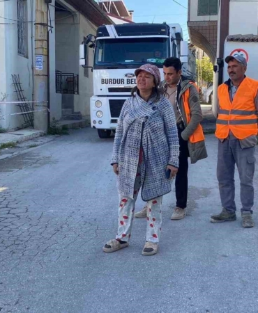 metruk-bina-yikimi-yarida-kaldi-evime-zarar-geliyor-dedi-ortaligi-birbirine-katti-6D2wdpSM.jpg