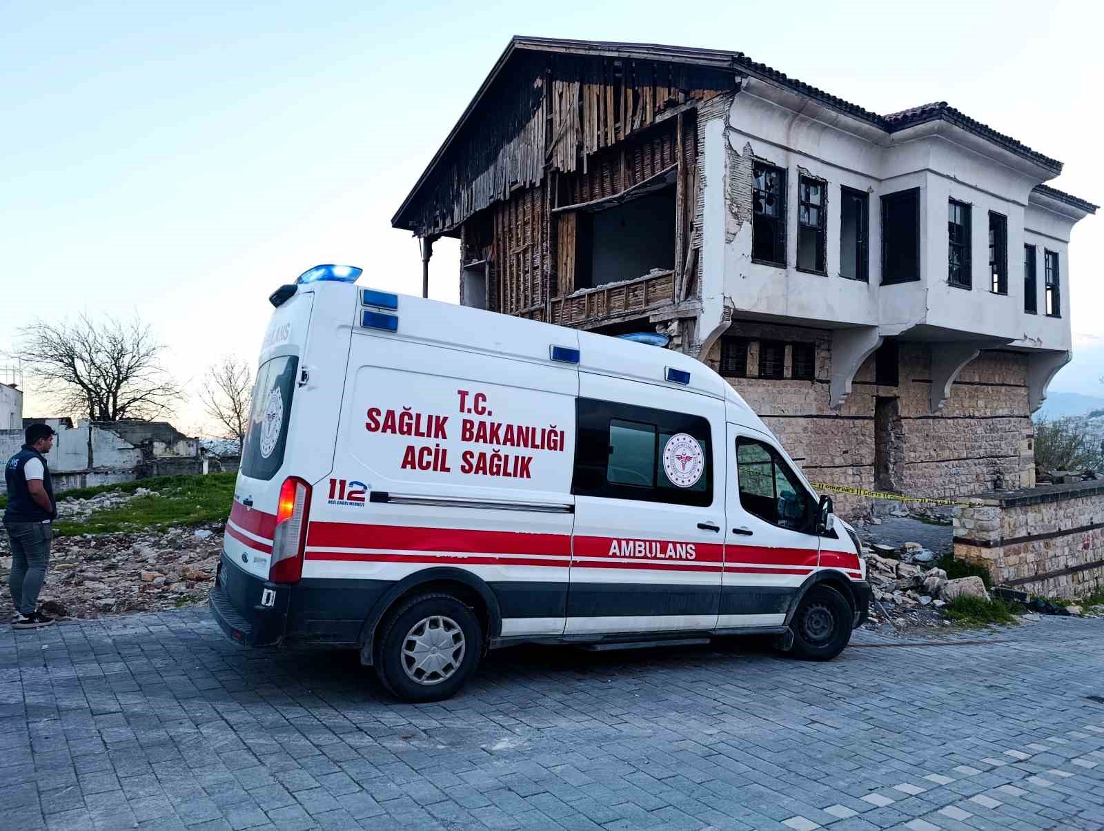 Metruk binada erkek cesedi bulundu 6 metruk binada erkek cesedi bulundu 2 grvSttHH