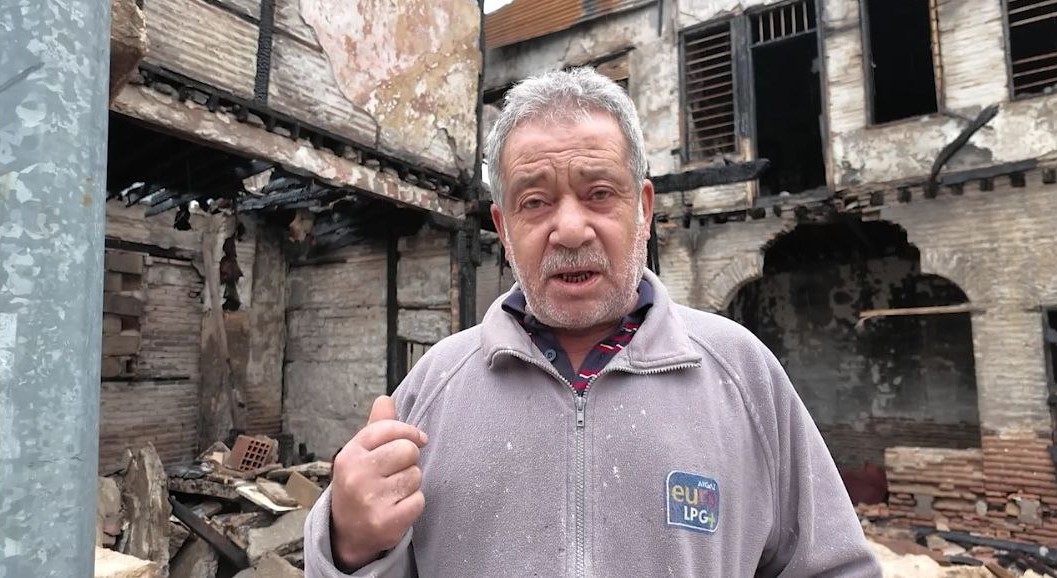 metruk binanin bir bolumu gurultuyle yikildi mahalleli deprem sandi 2 D7BZ3Pdt